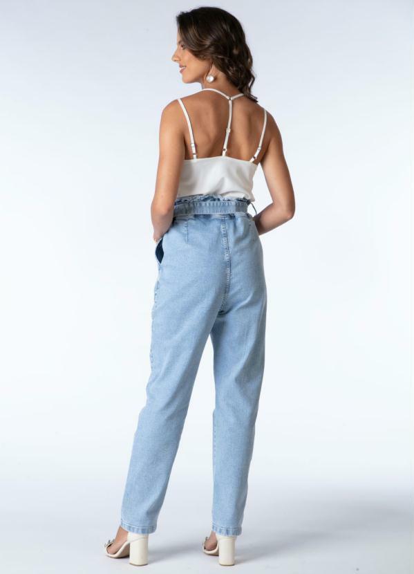 Quintess - Calça Mom Jeans Claro com Faixa na Cintura 6