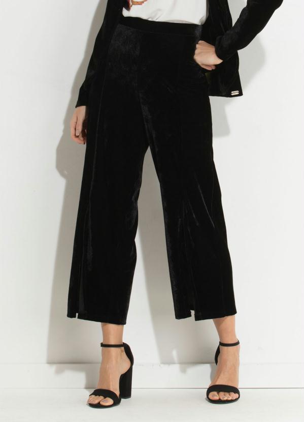 Quintess - Calça Pantacourt Quintess Preta com Fenda