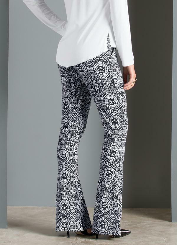 calça flare tecido estampada