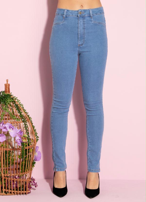 Quintess - Calça Jeans com Bolsos Funcionais nas Costas