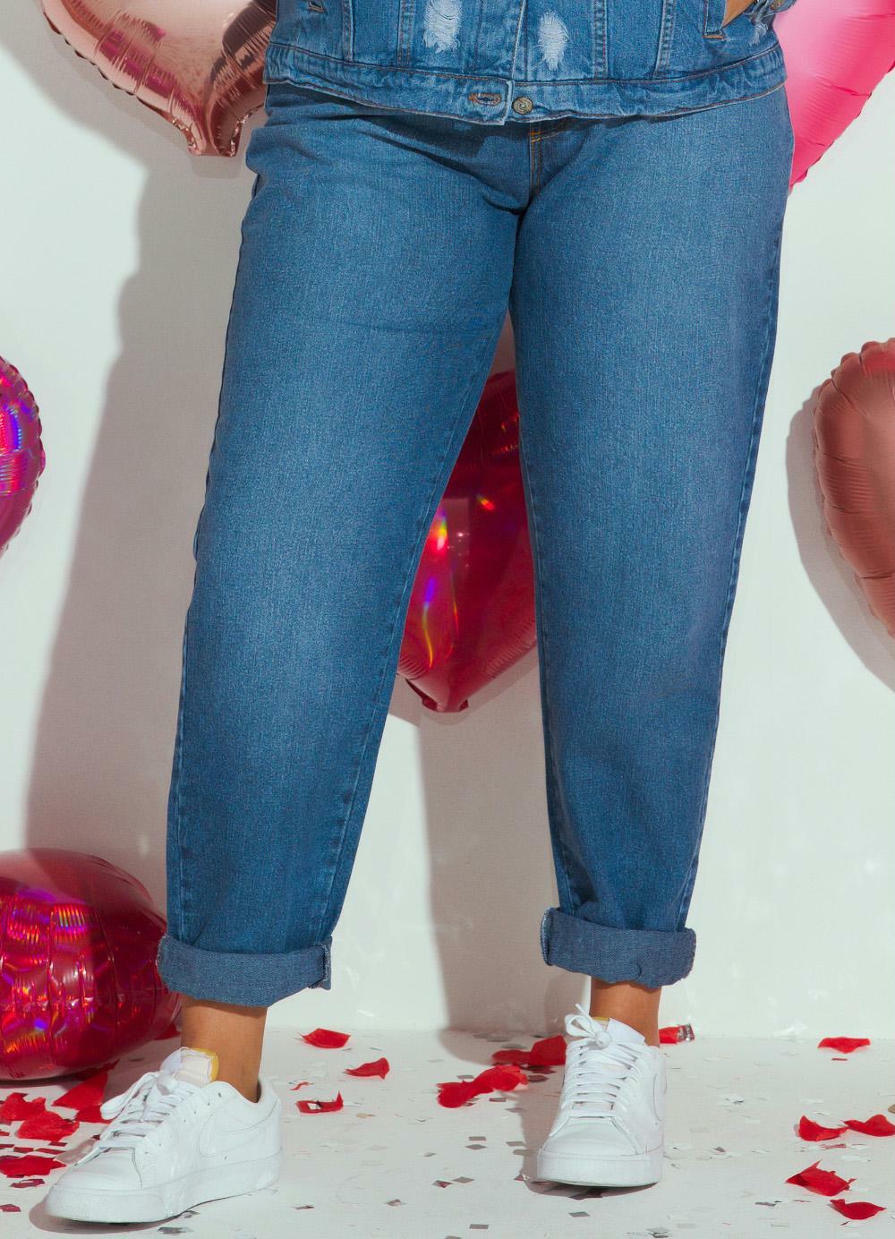 Calça Jeans com Bolsos Funcionais