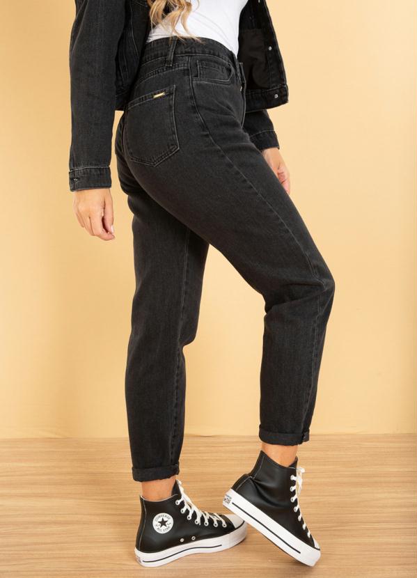 Cativa - Calça Jeans Mom Estonada Preto 3