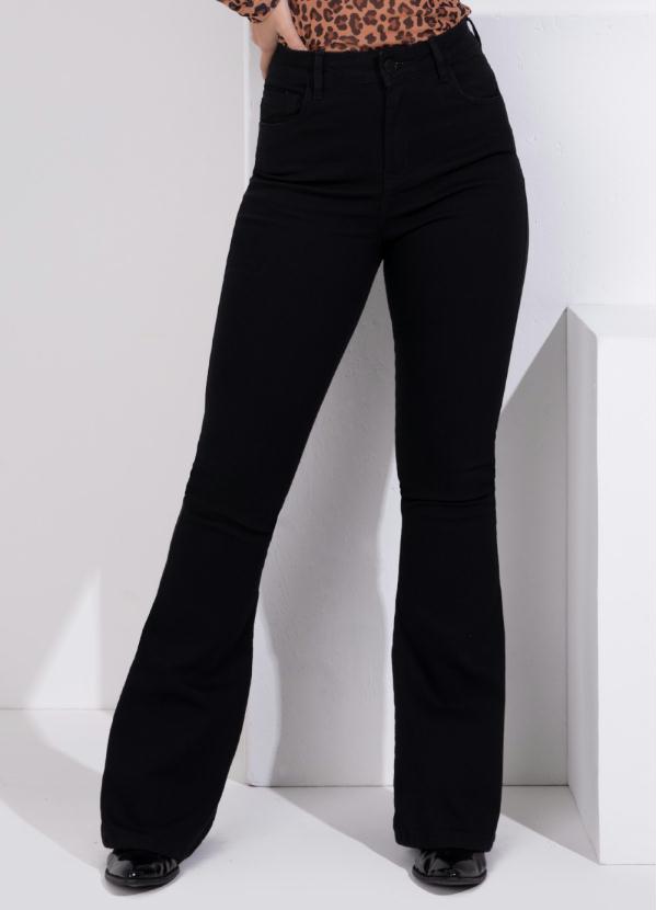 Quintess - Calça Preto Flare com Bolsos