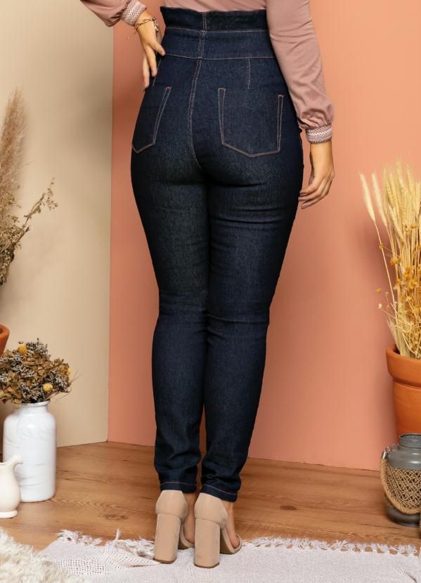 calça jeans com babado na cintura