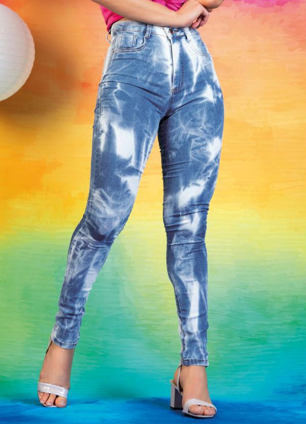 Topo 43+ imagem calça jeans tie dye - br.thptnganamst.edu.vn