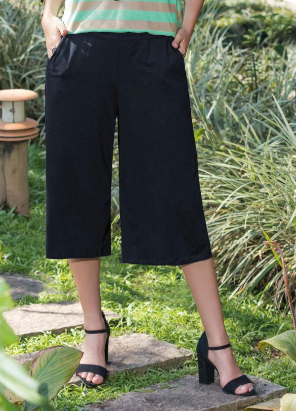 Outlet - Calça Pantacourt Preta com Bolsos Frontais 1