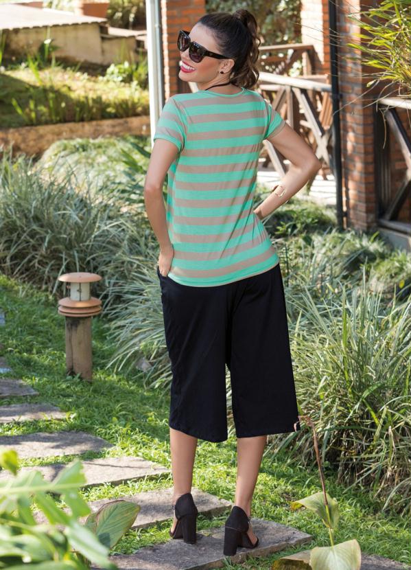 Outlet - Calça Pantacourt Preta com Bolsos Frontais 4