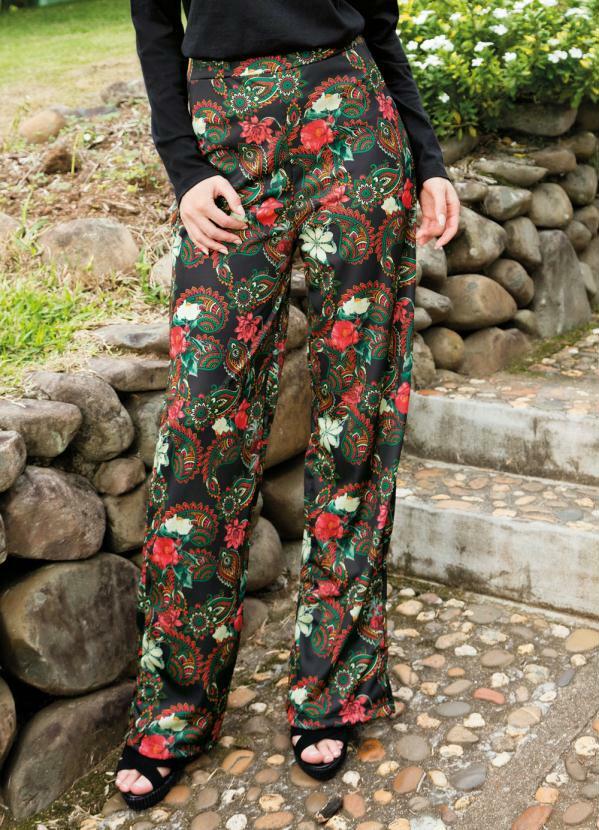 Outlet - Calça Pantalona Estampa Paisley com Faixa