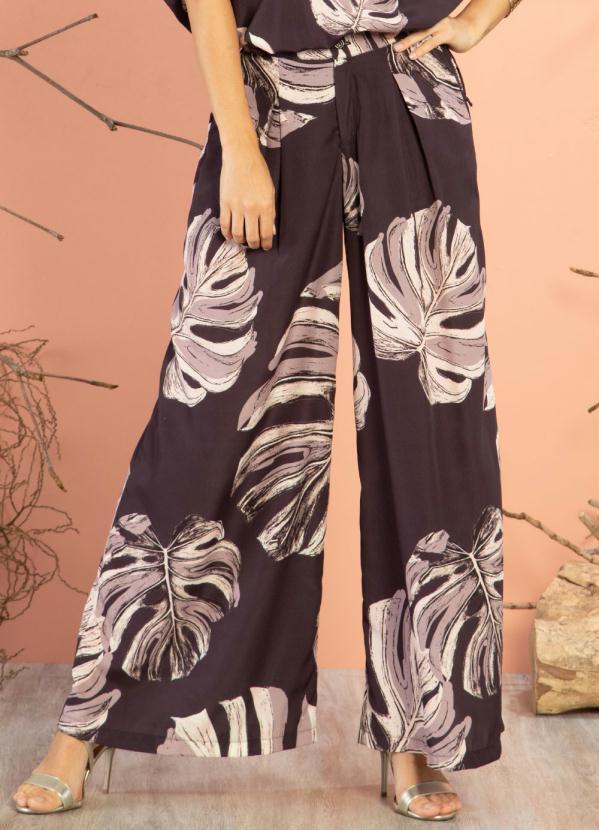 Quintess - Calça Pantalona Folhagem Preta com Bolsos