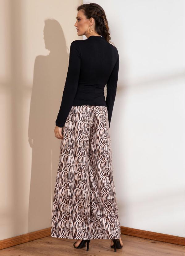 Quintess - Calça Pantalona Tigre Bege com Pregas e Bolsos 6