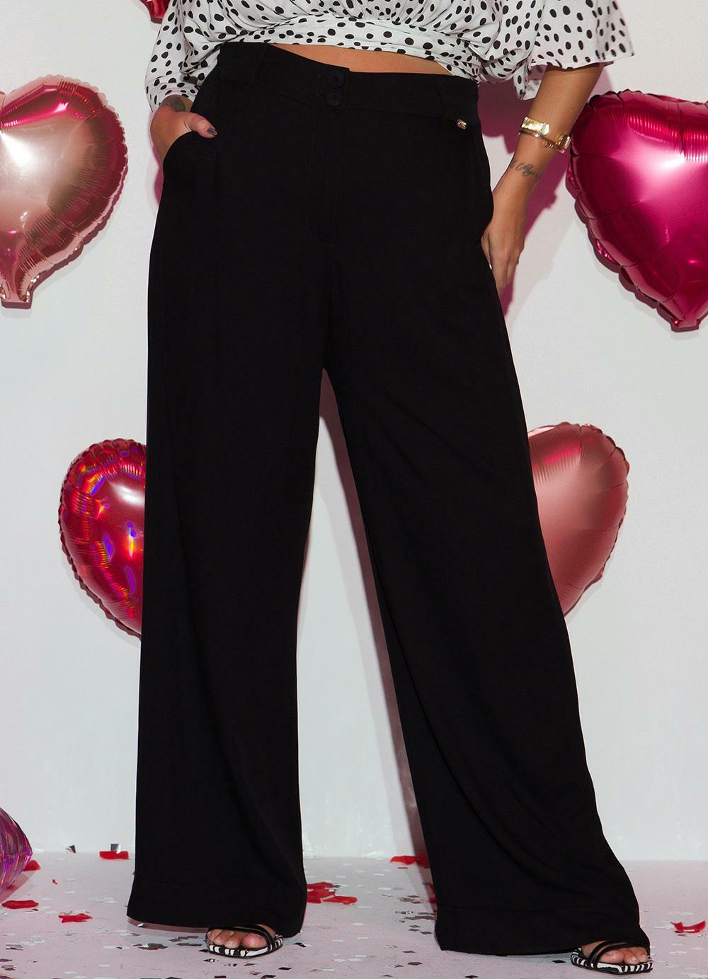 Calça Preta em Viscose Plana com Bolsos