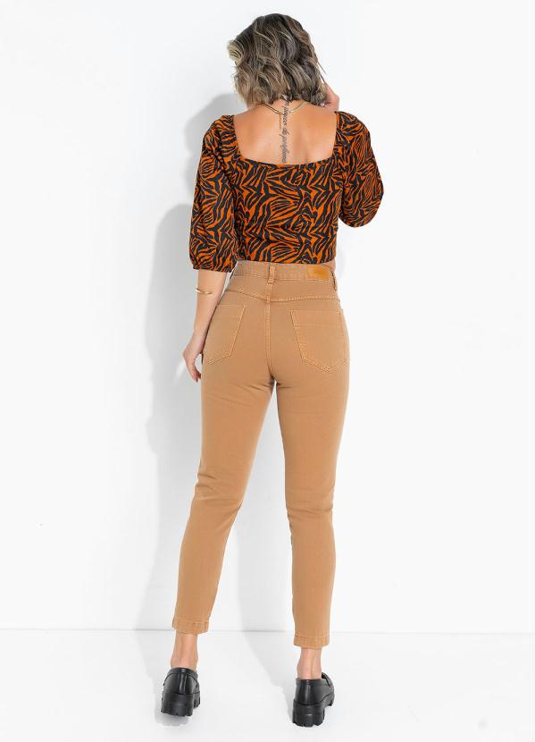 Sawary Jeans - Calça Cáqui Mom Jeans com Drapeado Sawary 5