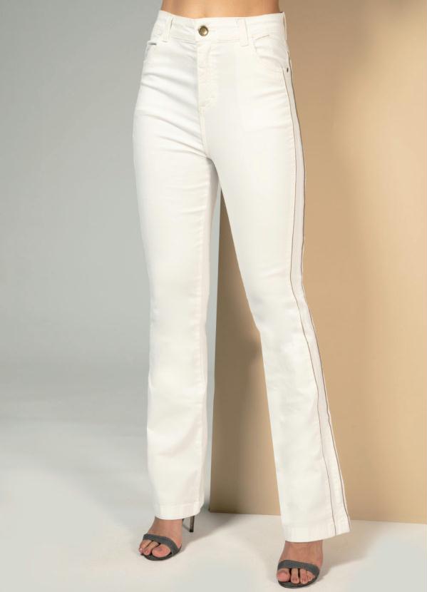 Quintess - Calça Off White com Bolsos Funcionais e Filete N