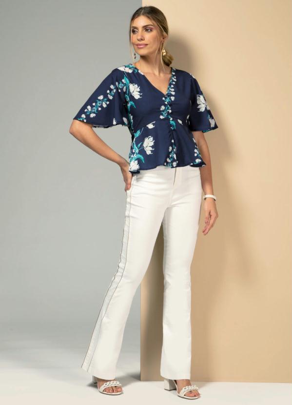 Quintess - Calça Off White com Bolsos Funcionais e Filete N 3