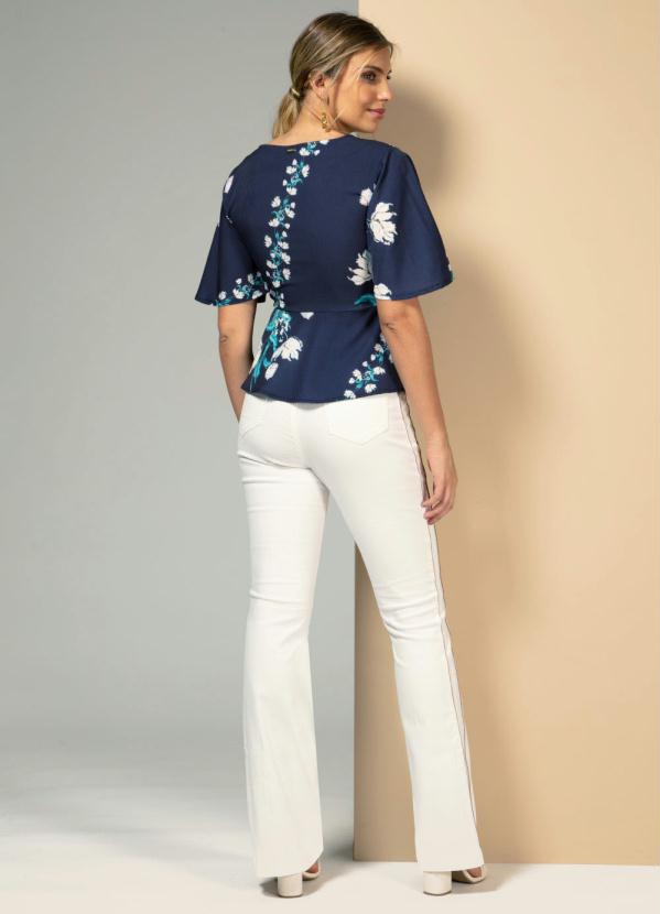 Quintess - Calça Off White com Bolsos Funcionais e Filete N 4