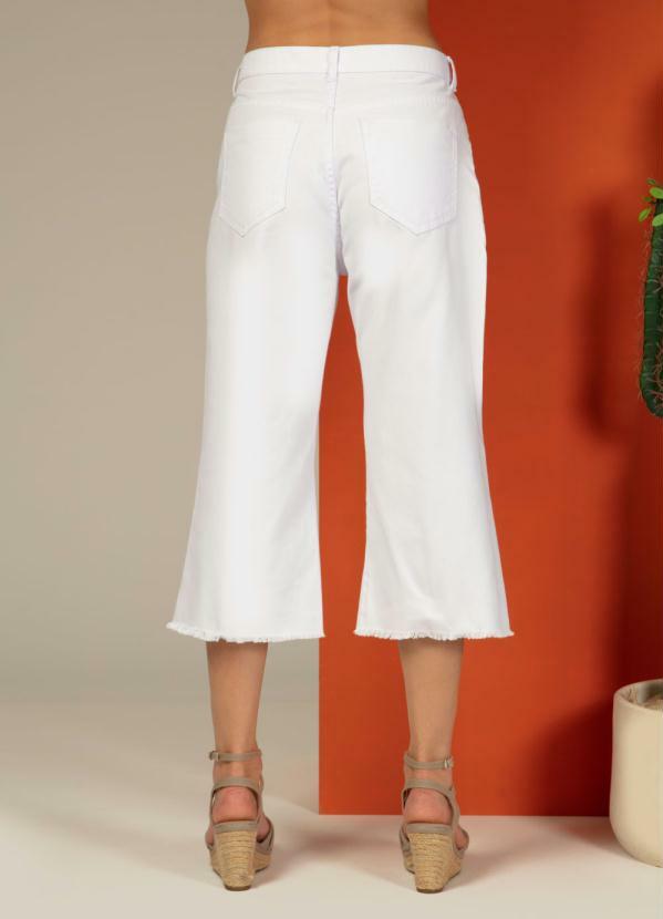 Quintess - Calça Pantacourt Jeans com Fendas Branca 4