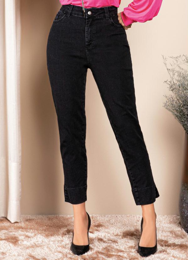 Quintess - Calça Preta Cigarrete com Bolsos