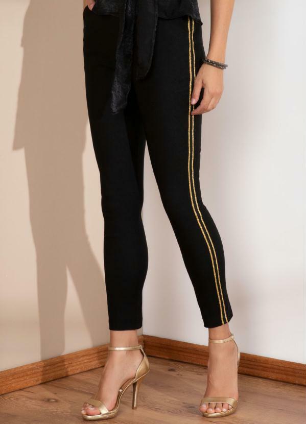 Quintess - Calça Preta com Filetes Laterais e Bolsos