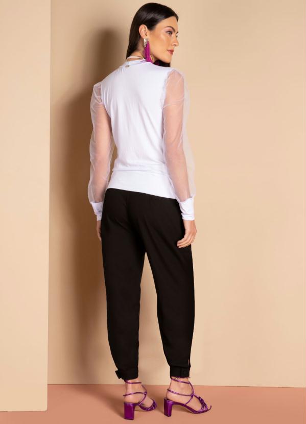 Quintess - Calça Preta com Pregas e Bolsos Funcionais 9