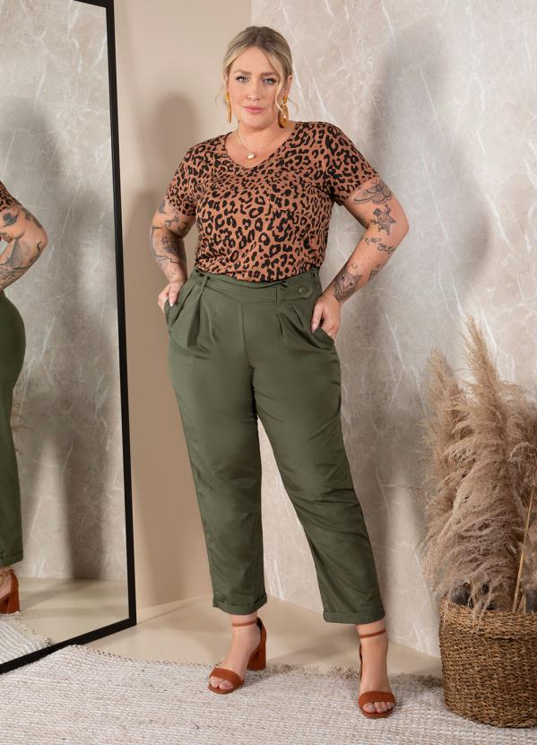 Quintess - Calça Verde com Pregas e Bolsos 10