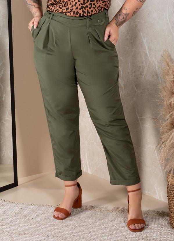 Quintess - Calça Verde com Pregas e Bolsos 8
