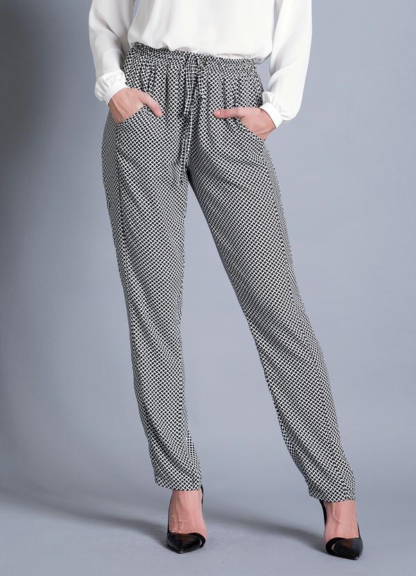 Multimarcas - Calça Jogging Estampa Preta e Branca