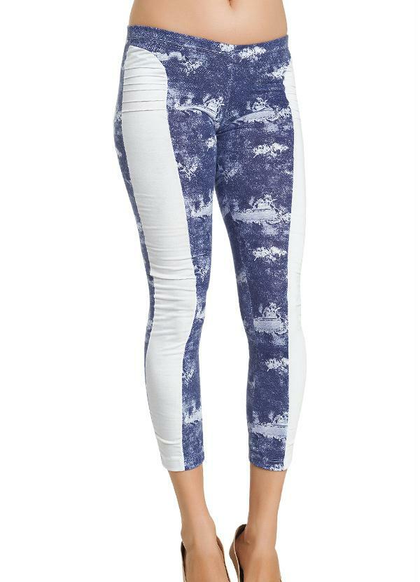 Outlet - Calça Legging com Estampa Imitando Jeans