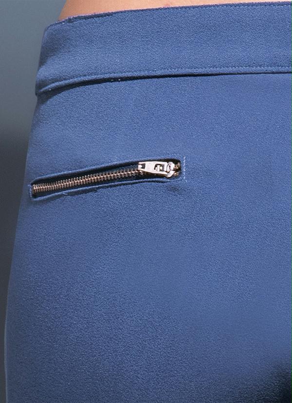 Multimarcas - Calça Flare em Crepe Azul 7