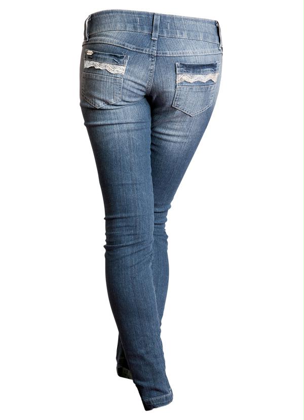 calça jeans com renda