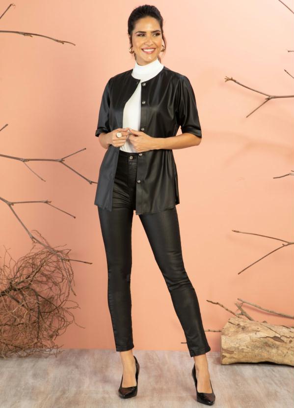 Quintess - Camisa Preta Mangas 3/4 e Abertura com Botões