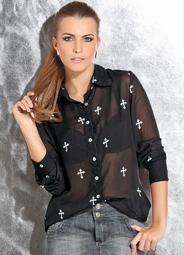 Quintess - Camisa Preta com Estampa de Cruz