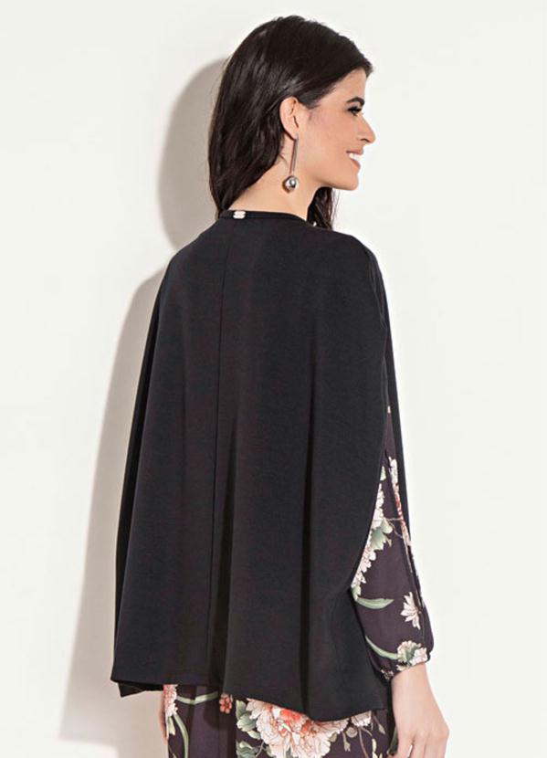 Quintess - Capa Quintess Preto com Broche 2