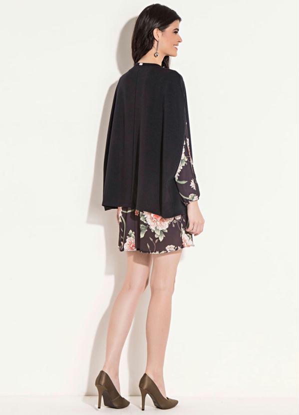 Quintess - Capa Quintess Preto com Broche 4