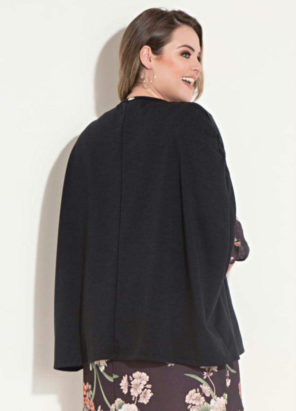 Quintess - Capa Quintess Preto com Broche 6