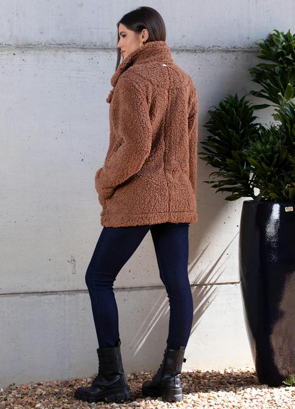 Quintess - Casaco Teddy Marrom com Pelúcia Dupla 5