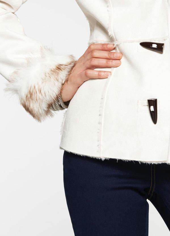 bonprix - Casaco em Material Sintético Recortes Off White 3