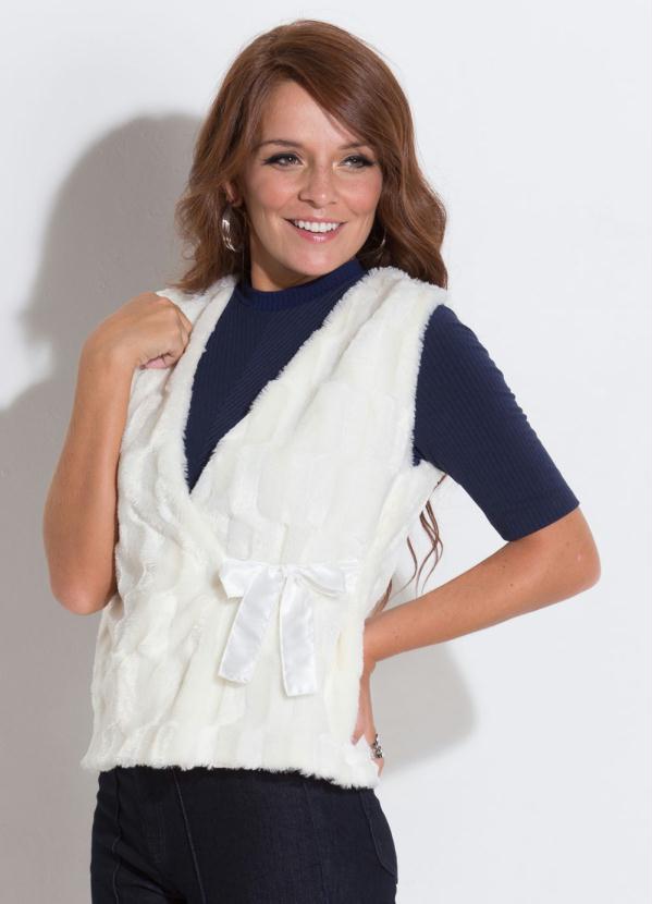 Quintess - Colete em Pelos Off White com Fita de Cetim