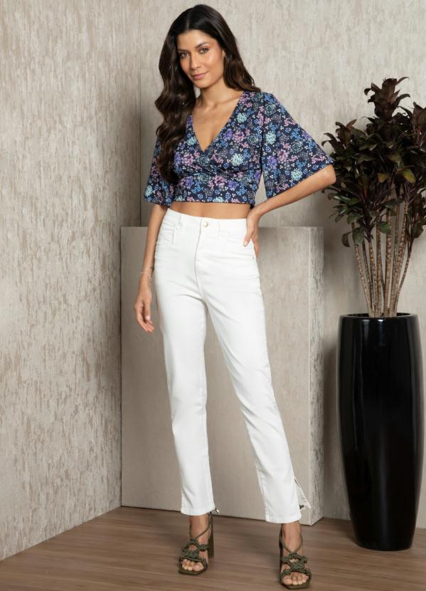 Quintess - Cropped Floral Marinho com Manga Ampla 3