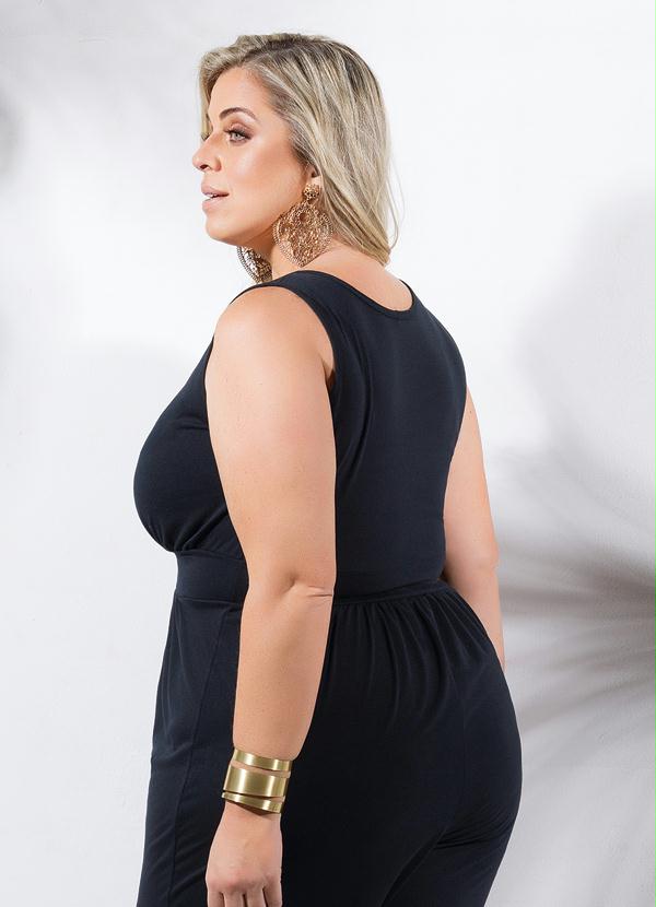 Marguerite - Macacão Preto com Decote Transpassado 4