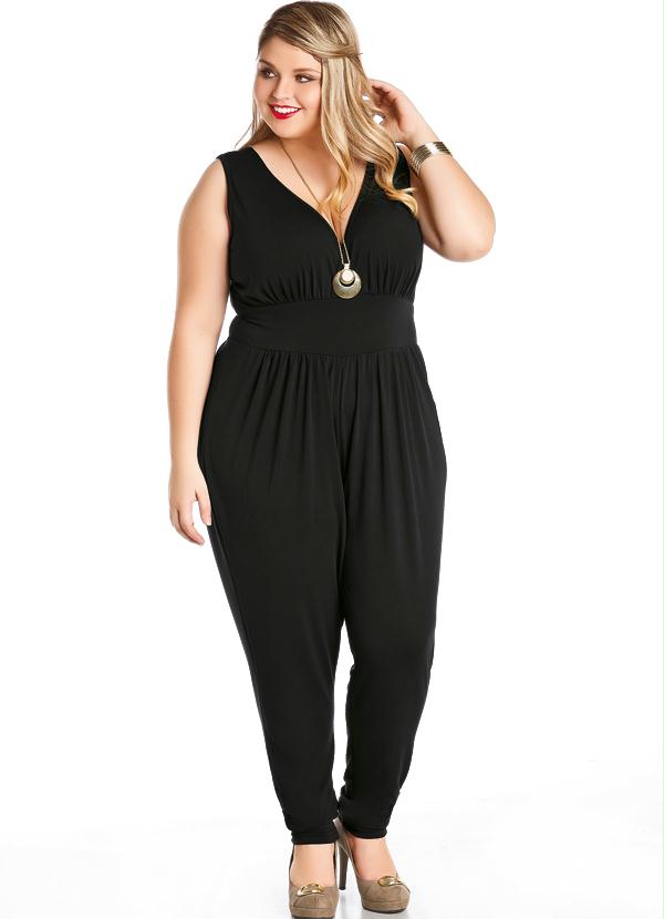 Marguerite - Macacão Preto com Decote Transpassado 6