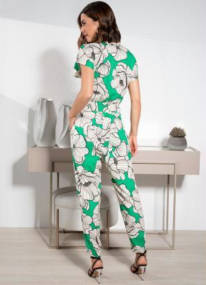 Quintess - Macacão Floral Fundo Verde em Viscose Plana - QUINTESS