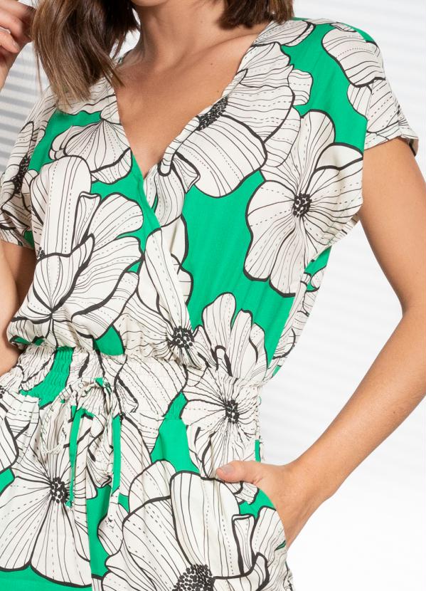 Quintess - Macacão Floral Fundo Verde em Viscose Plana 4