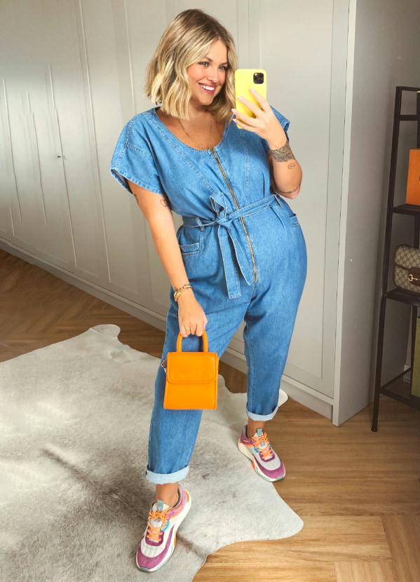 Quintess - Macacão Jeans com Zíper Frente e Bolsos