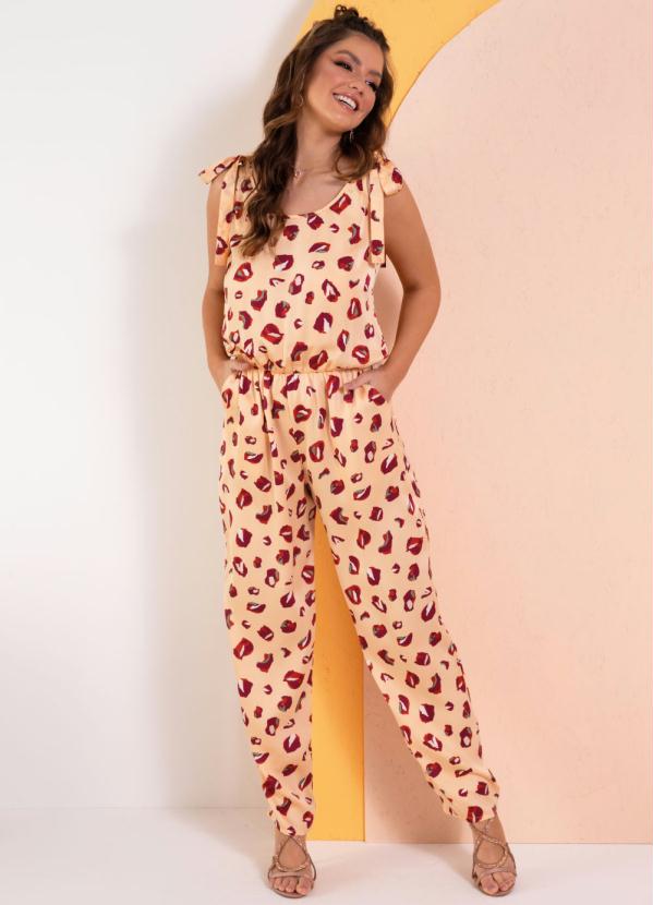 Outlet - Macacão Onça Laranja Laço nas Alças e Bolsos 3