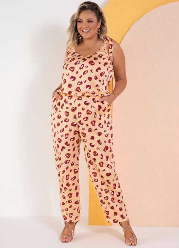 Outlet - Macacão Onça Laranja Laço nas Alças e Bolsos 4