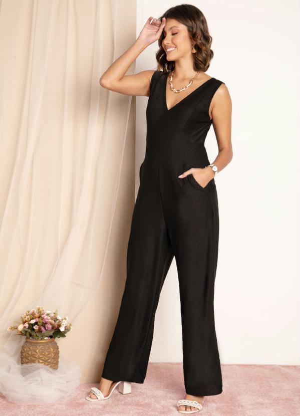 Quintess - Macacão Preto com Decote V e Bolsos 3