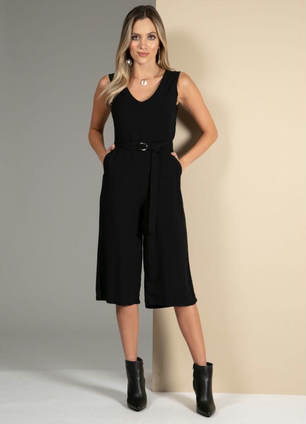 Quintess - Macacão Decote em V Preto