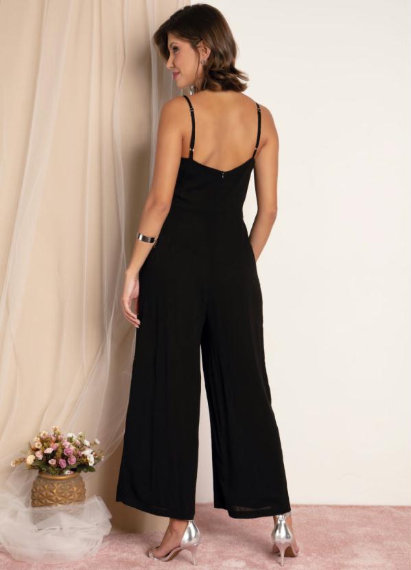 Quintess - Macacão Preto com Bolsos Funcionais 2