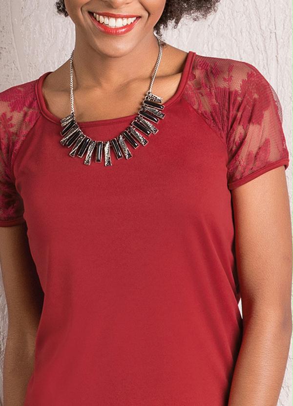 Outlet - Macaquinho com Renda nos Ombros Vermelho 3