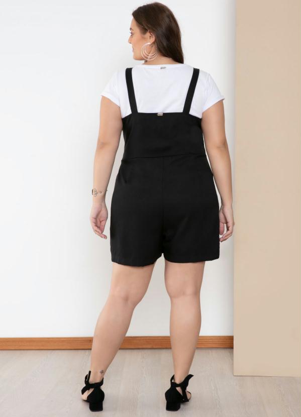 Quintess - Macaquinho Preto com Zíper Frontal e Bolsos 12